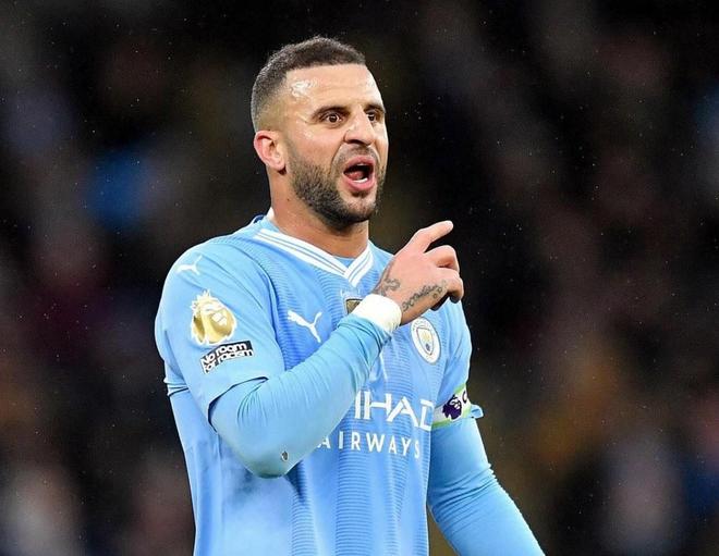 媒体人：华莱士竞技状态不佳离开新疆队，到队仅10天便离队（媒体人：华莱士因状态欠佳已离开新疆队，入队仅10天即告别）