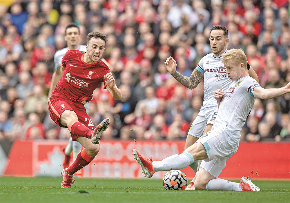 中超赛季刚落幕，武汉三镇却遭遇重磅打击，明年保级形势堪忧（中超谢幕之时，武汉三镇遭重创，来季保级前景不容乐观）