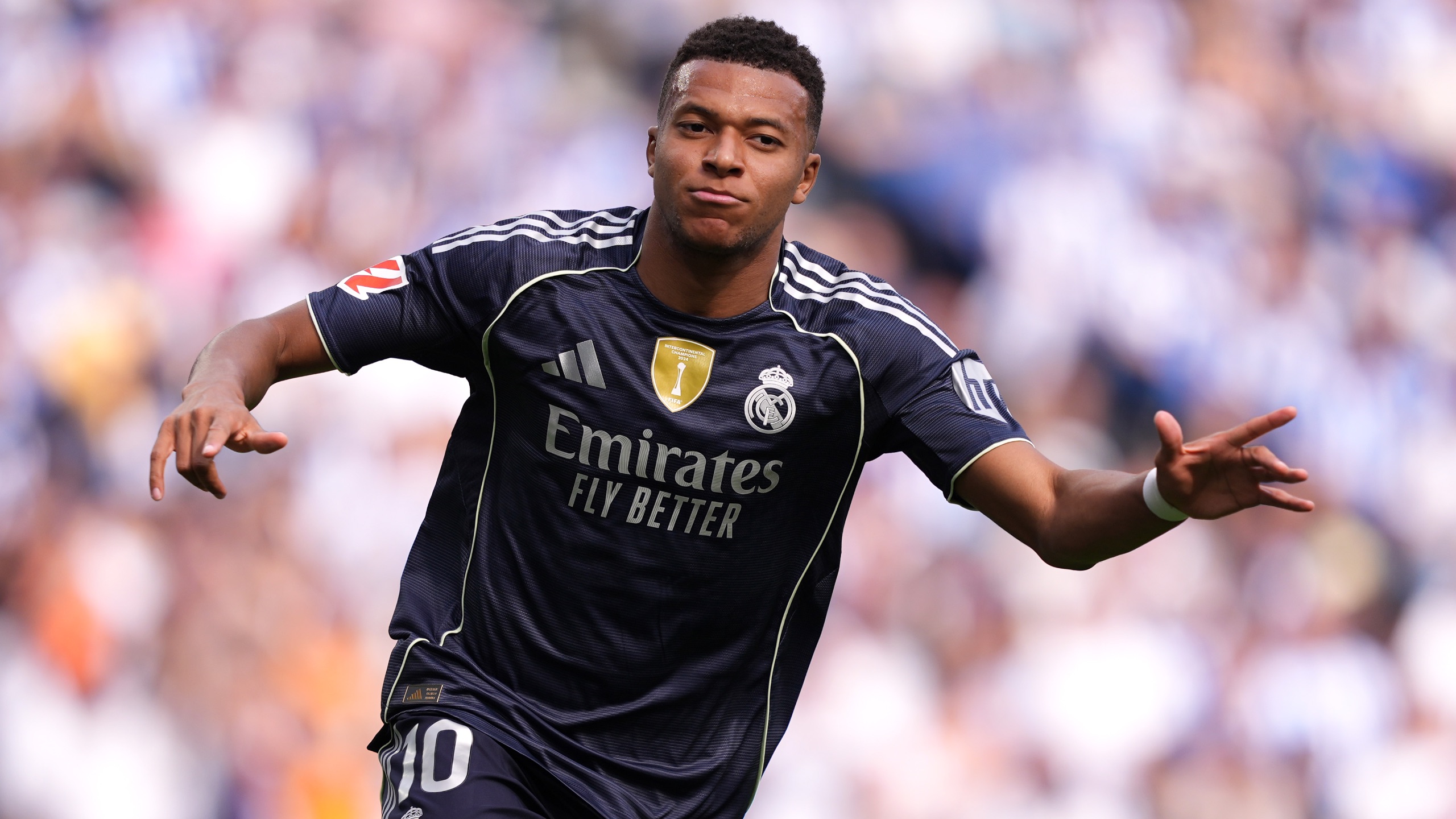 阿德里亚诺：感谢球迷还称我为皇帝；伊布是我合作过最强队友（阿德里亚诺致谢仍称其“皇帝”的球迷：伊布是我生涯最强队友）