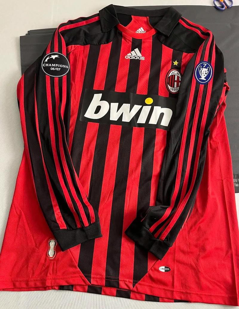 1.05亿还卖亏了？ 阿森纳第一后腰撑起夺冠希望，他该是英格兰队长（1.05亿也算亏？阿森纳王牌后腰扛起争冠大旗，他配得上英格兰队长袖标）