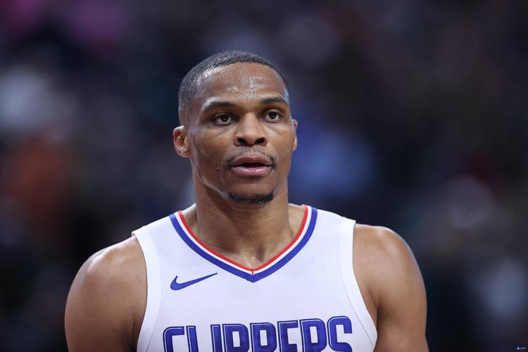 澳超半场：泰勒、罗斯造杀机，喷气机暂0-0悉尼FC（澳超半场战报：泰勒、罗斯频造险情，纽卡斯尔喷气机暂0-0悉尼FC）