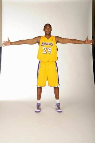 斯基拉：AC米兰不满恩昆库表现，正考虑出售（斯基拉：AC米兰对恩昆库表现失望，考虑将其出售）