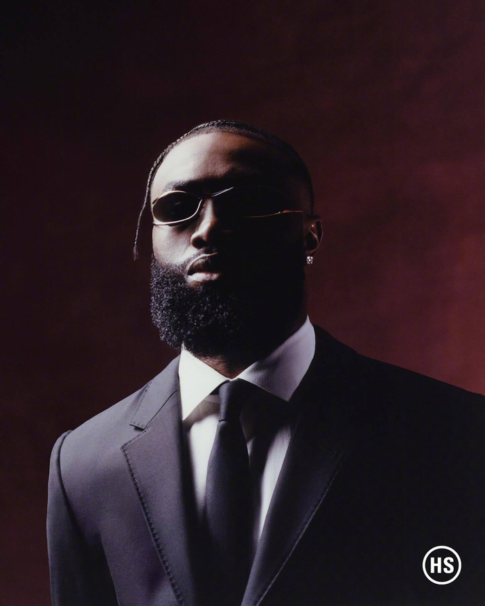 前锋连续两轮破门，全队士气高涨（前锋连场建功，球队士气飙升）