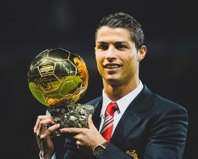 曼联冬窗买中场新增一人选，价格3000万！刚完成43米小贝式吊射（曼联冬窗中场引援再添人选，标价3000万，刚轰43米小贝式吊射）