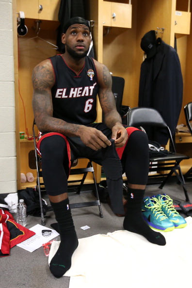 和田宇宙地毯队夺得2025新疆阿图什杯冠军，冠军奖金100万元（和田宇宙地毯队加冕2025新疆阿图什杯，揽获100万元冠军奖金）