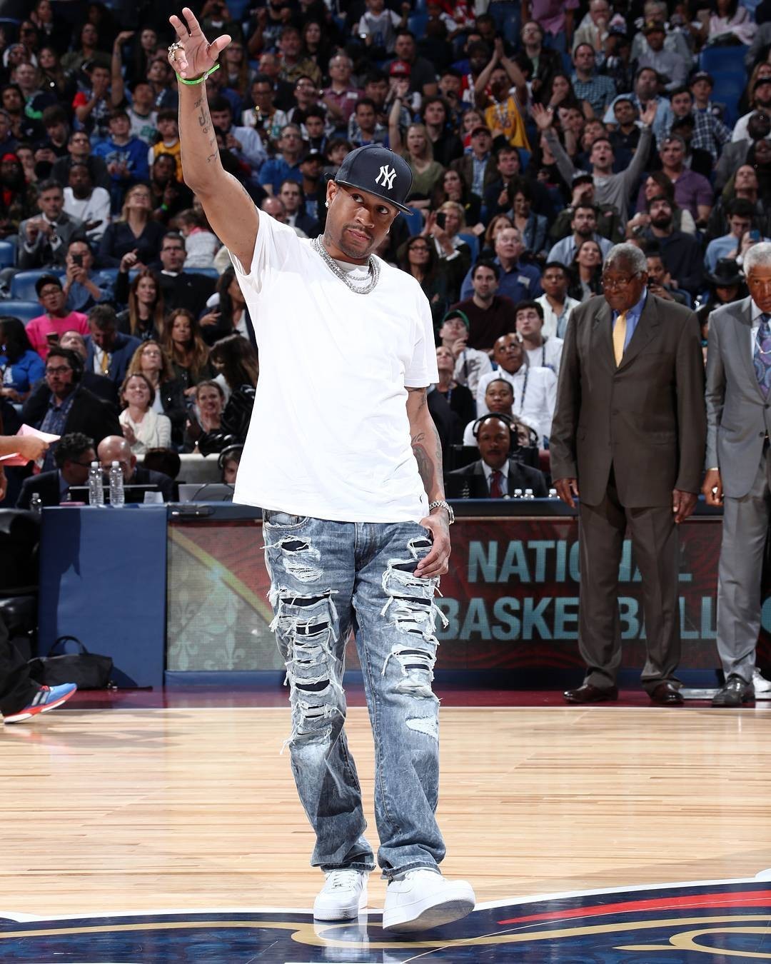 海港夺冠历程：上半程排第4，对BIG4仅取1分；下半程11胜2平2负（海港问鼎之路：前半程第4、对BIG4仅1分；后半程11胜2平2负）