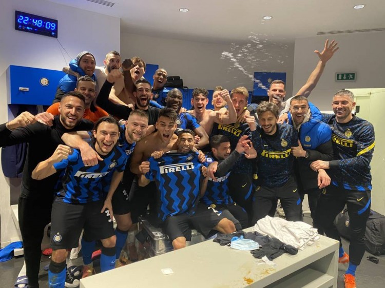 英超15轮阿森纳1-2负维拉仍居榜首，曼城3-0胜桑德兰紧追（英超第15轮：阿森纳1-2负维拉仍居首位，曼城3-0击败桑德兰紧追）