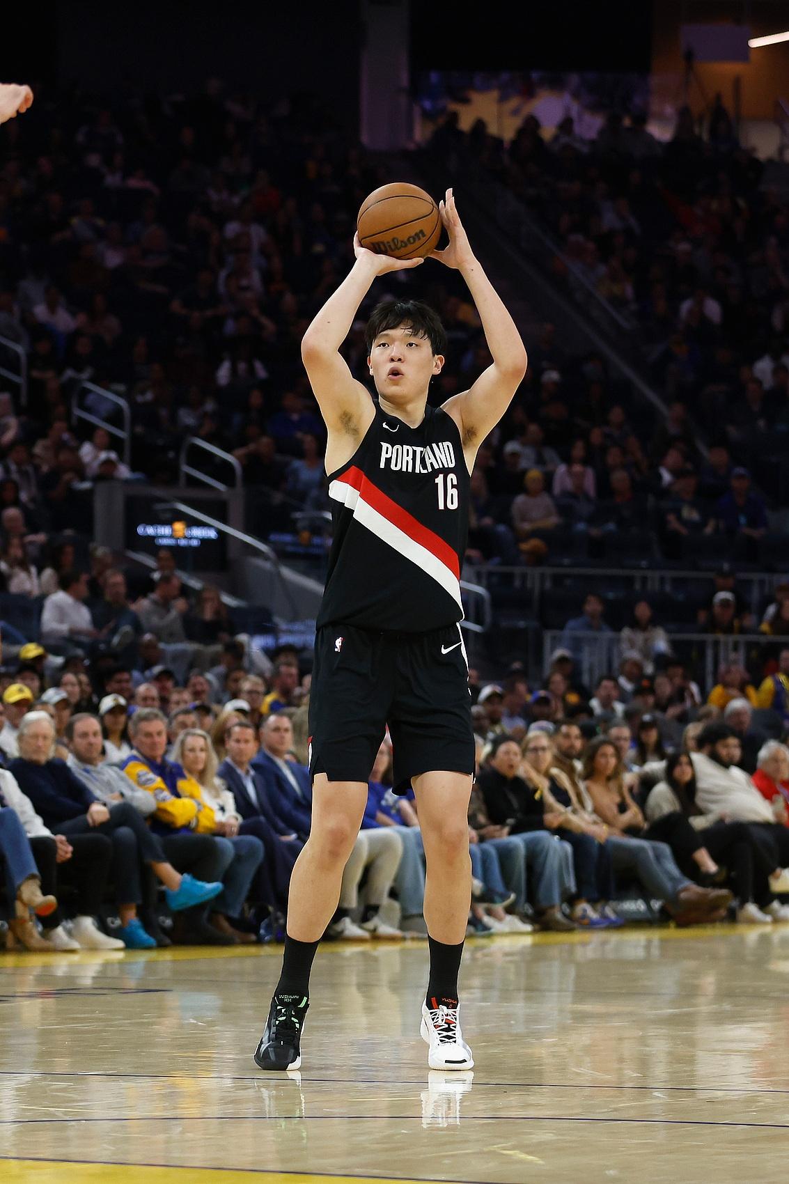 火箭队连输弱旅，阿门19+9变数据刷子 杜兰特交易亏了 防守下降1档（火箭连败弱旅，阿门19+9遭质疑刷数据；杜兰特交易亏了，防守下滑一档）